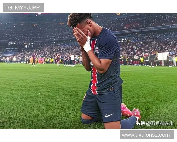 体育头条热议：姆巴佩是否将离开巴黎？
