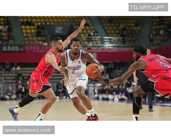 球迷炸锅：战术解析这一行为引热议！